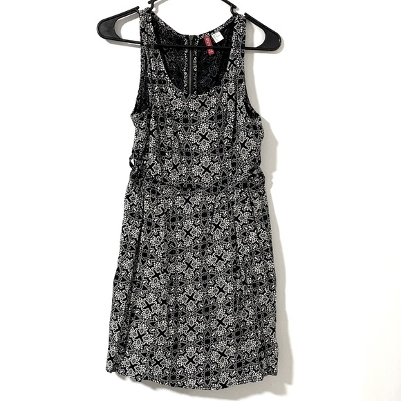 H&M Divided Cut Out Detail Geometric Print Dress - Picture 2 of 12